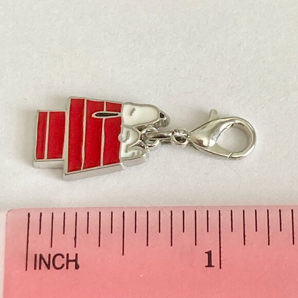 Peanuts Snoopy Doghouse Clip On Charm Zipper Pull Purse Charm Signed Red Enamel - Picture 8 of 8